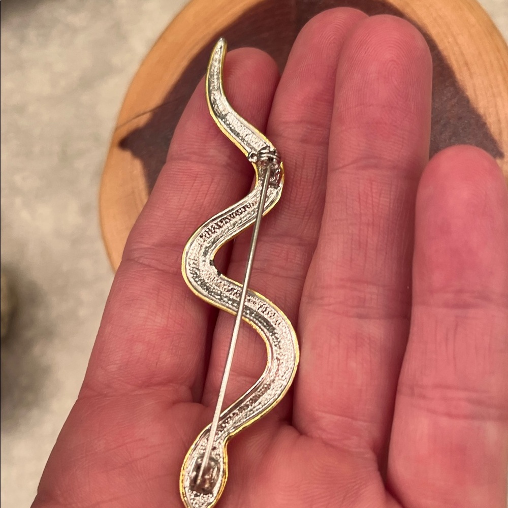Elegant Gold and Silver Snake Brooch - Picture 5 of 5